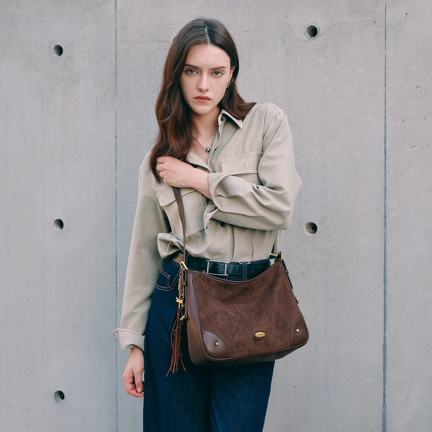 双11现货：红蜻蜓2025新款棕色hobo仿麂皮大容量单肩斜挎女包 福利价仅329元秒杀！